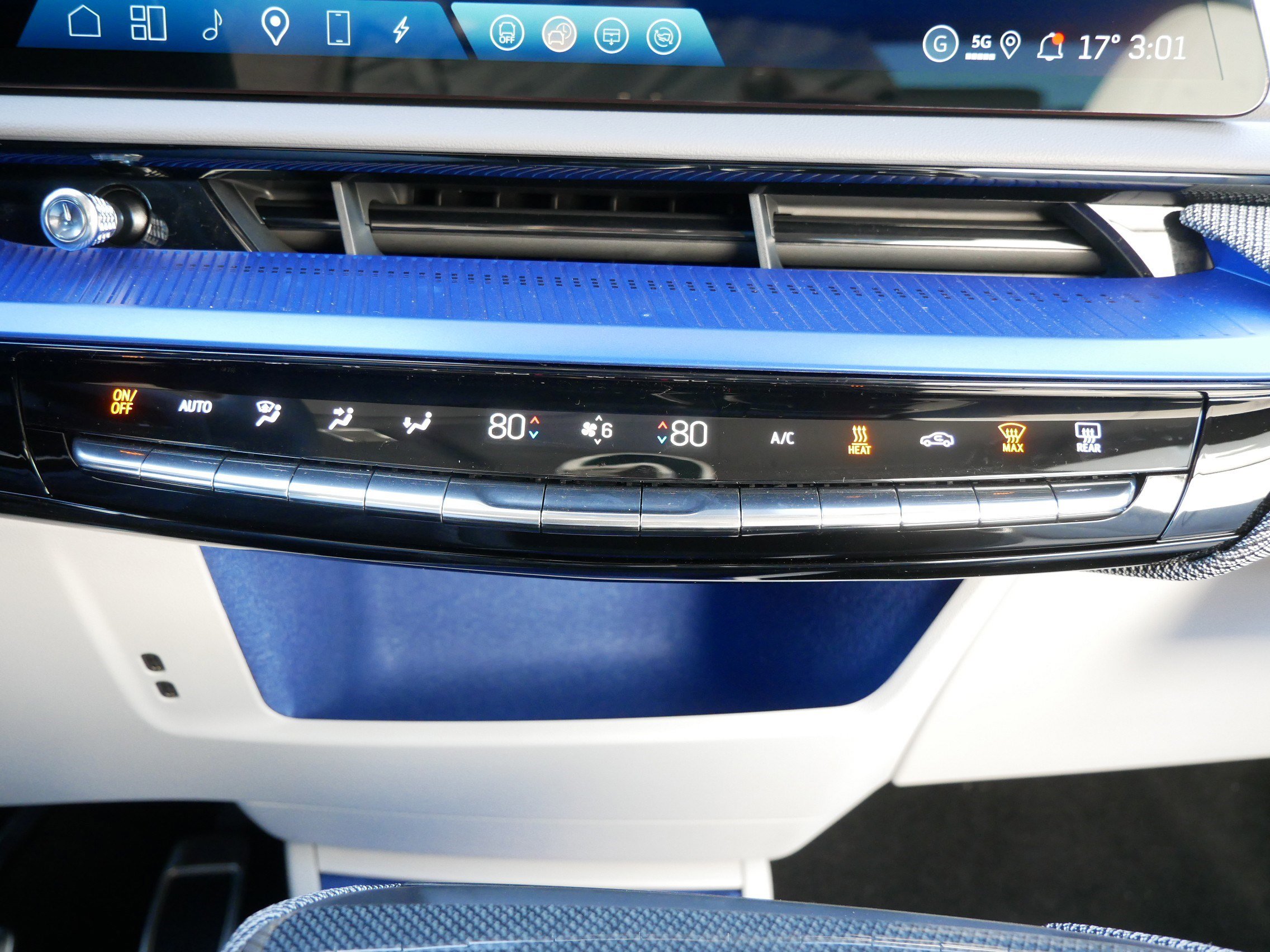 New 2026 Cadillac Optiq Luxury 2 image 21