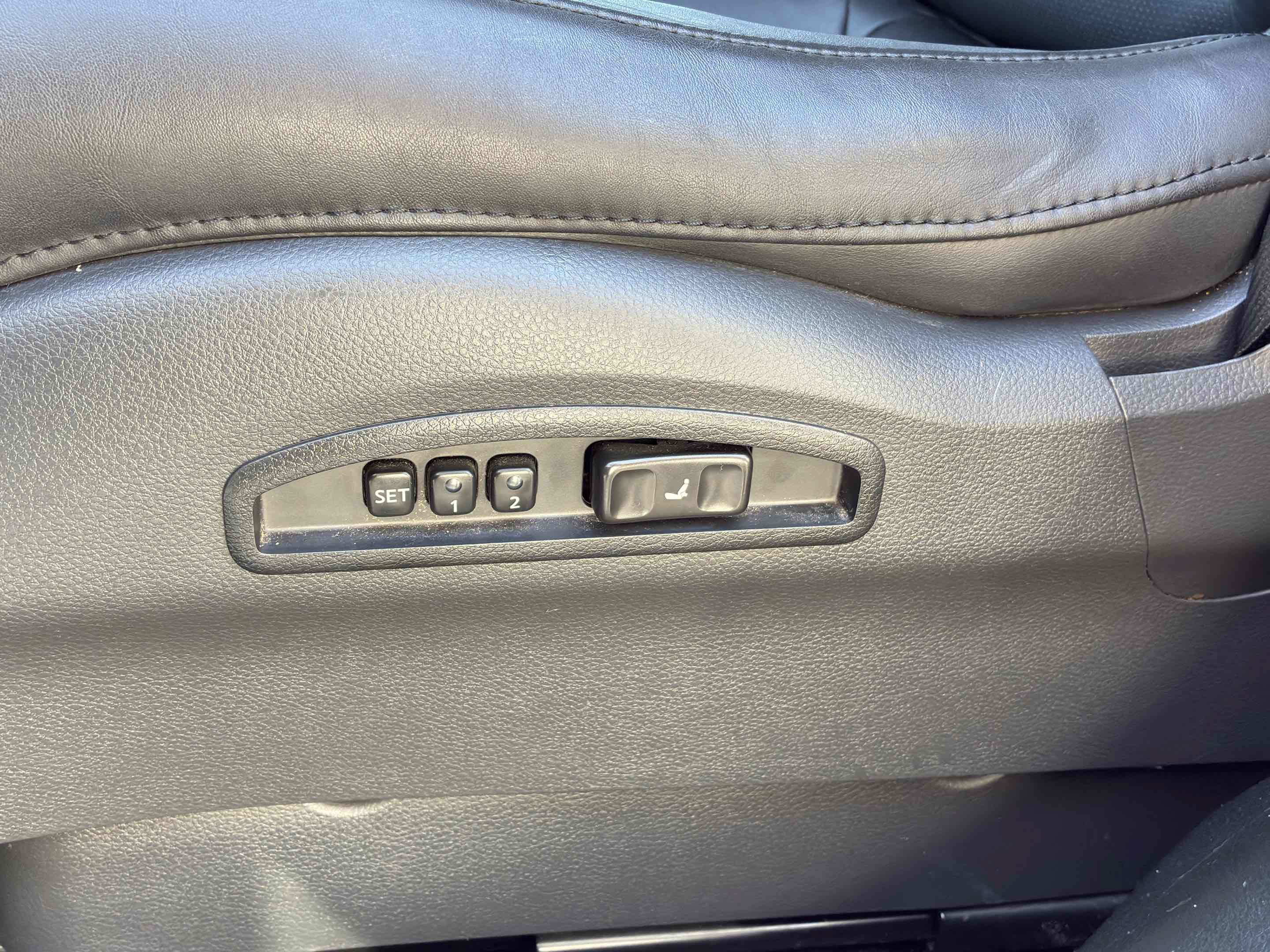 Used 2005 INFINITI FX45 AWD w/ (U01) Technology Pkg image 39