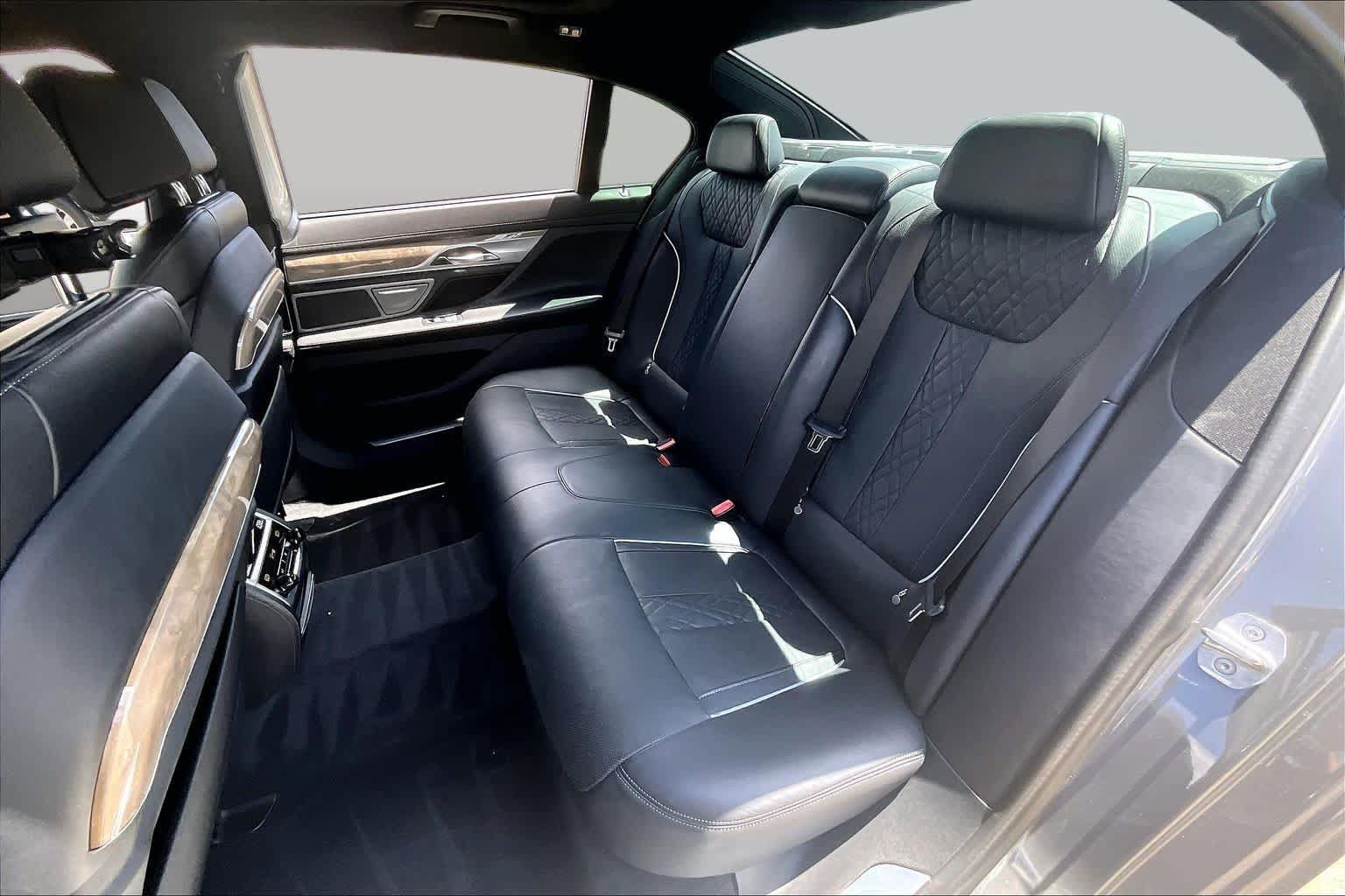 Used 2020 BMW 750i xDrive w/ Executive Package AWD/4WD image 19