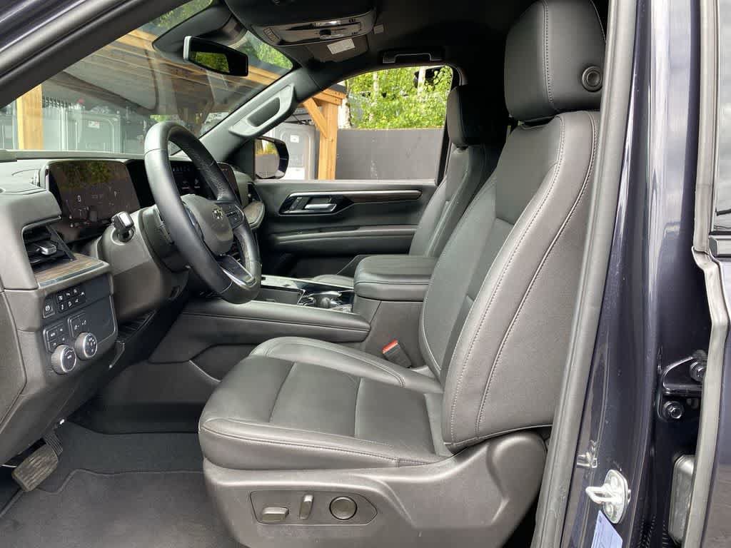 Used 2025 Chevrolet Suburban Z71 AWD/4WD image 14
