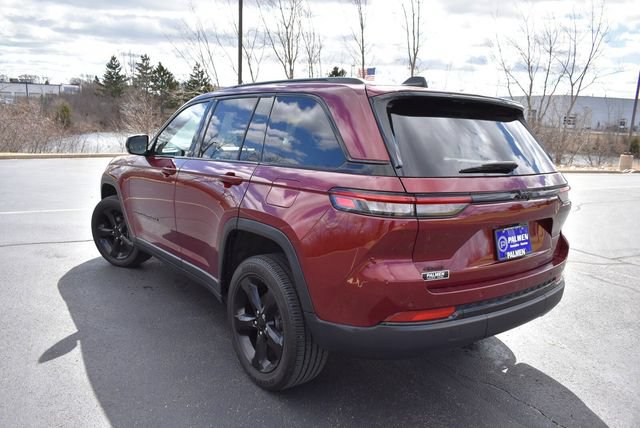 Used 2024 Jeep Grand Cherokee Altitude AWD/4WD image 8