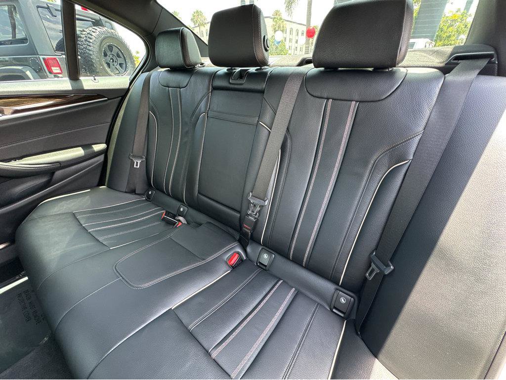 Used 2019 BMW 530e w/ Premium Package RWD image 9