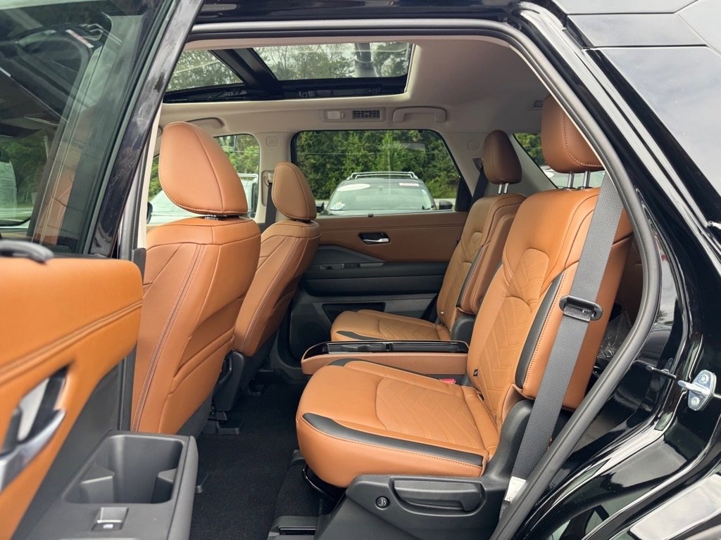 New 2025 Nissan Pathfinder Platinum image 11