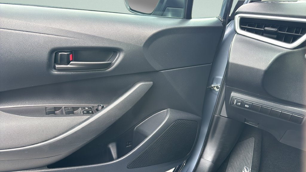 Used 2024 Toyota Corolla LE FWD image 15