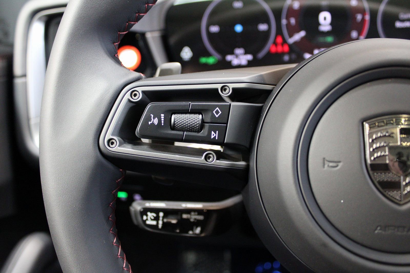 New 2025 Porsche Cayenne Turbo image 28