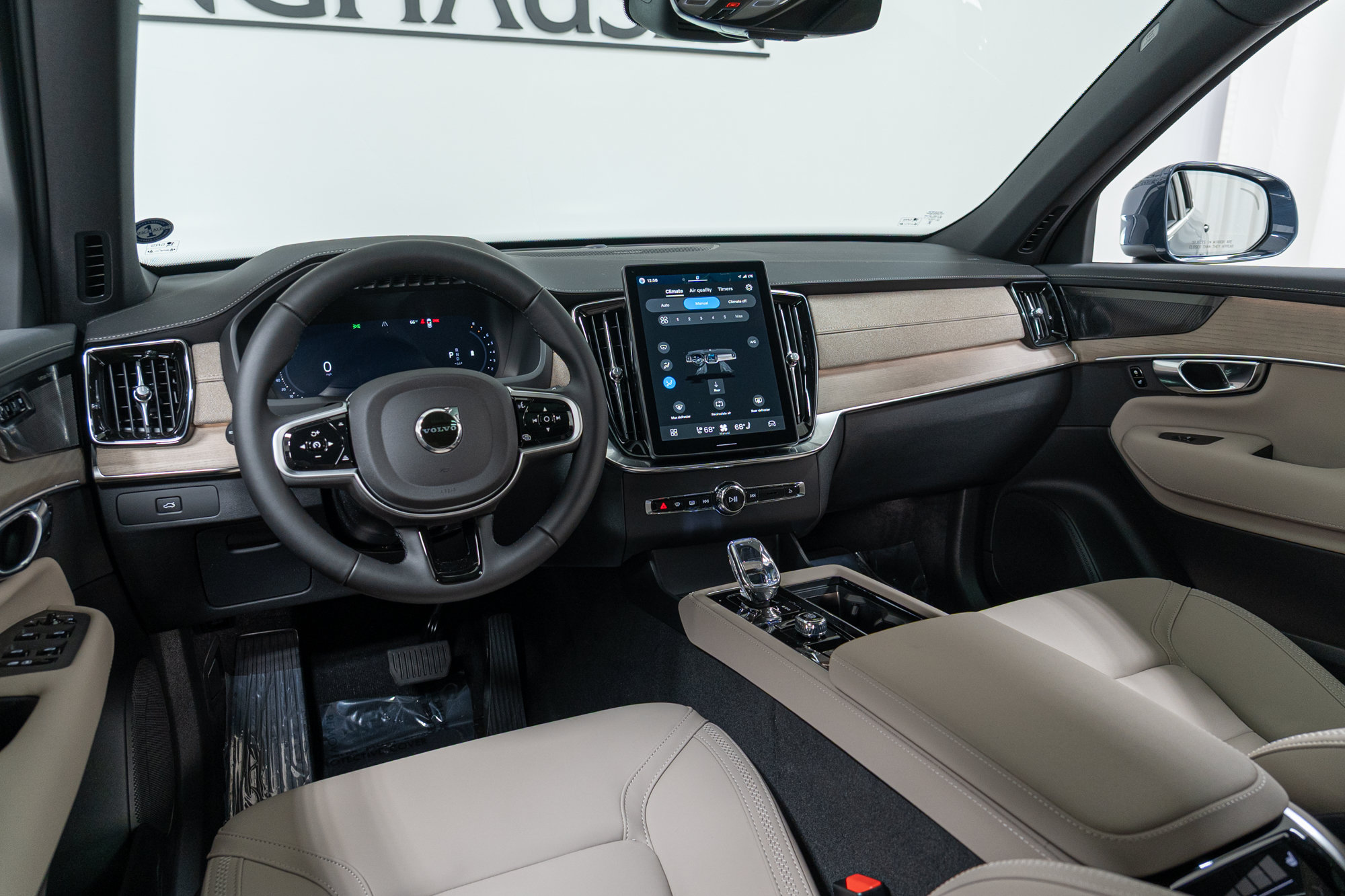 New 2026 Volvo XC90 B5 Plus w/ Protection Package AWD/4WD image 16