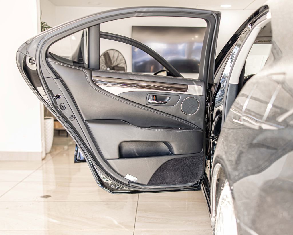 Used 2017 Lexus LS 460 w/ Comfort Package image 37