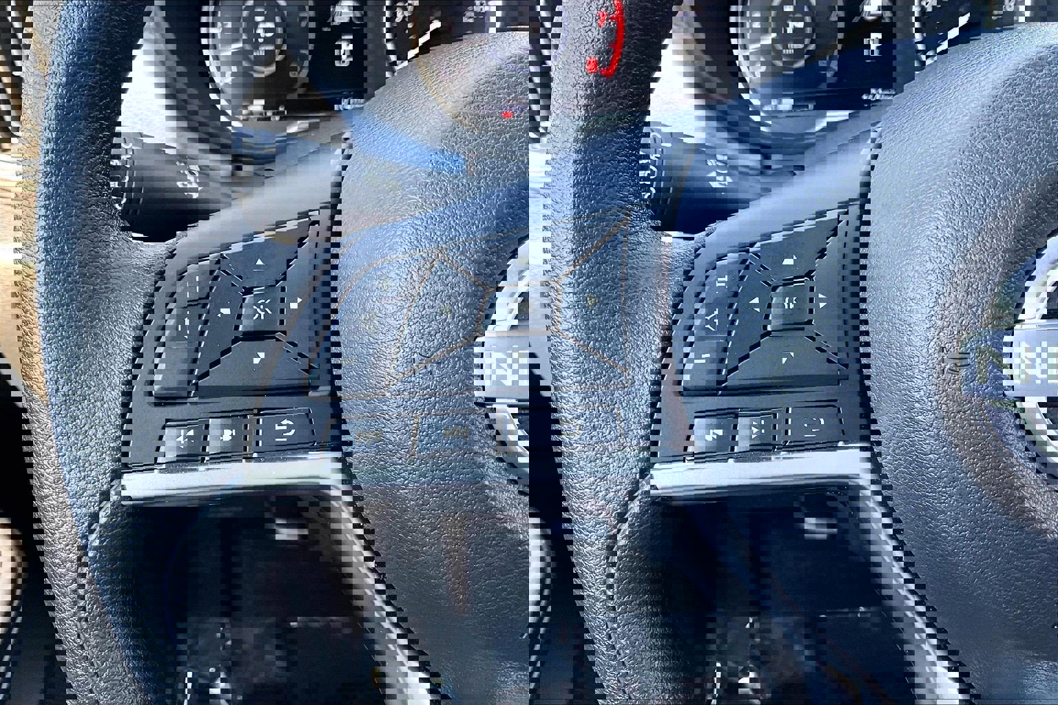 Used 2025 Nissan Versa SV image 16