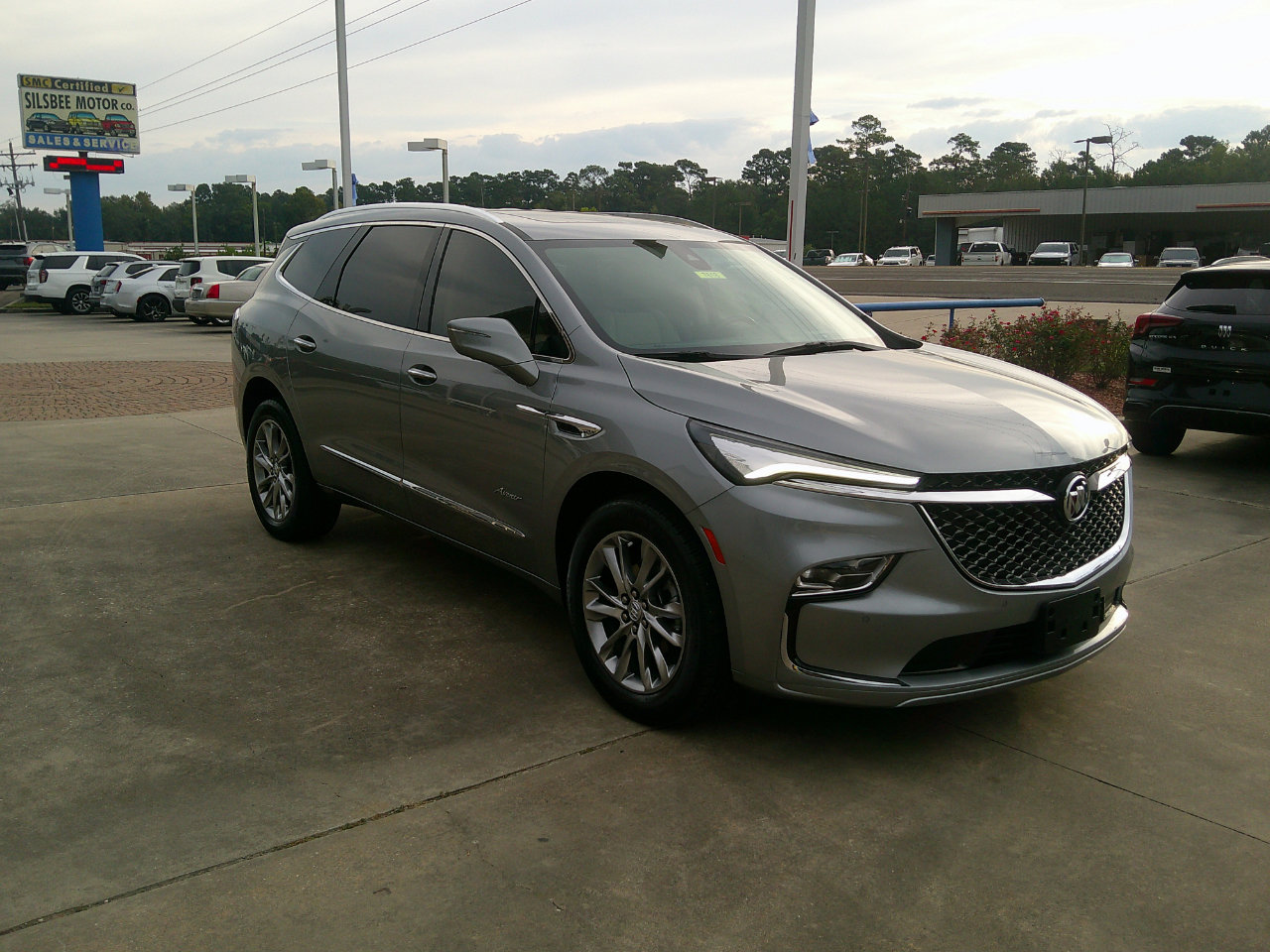 Used 2023 Buick Enclave Avenir w/ Avenir Technology Package image 5