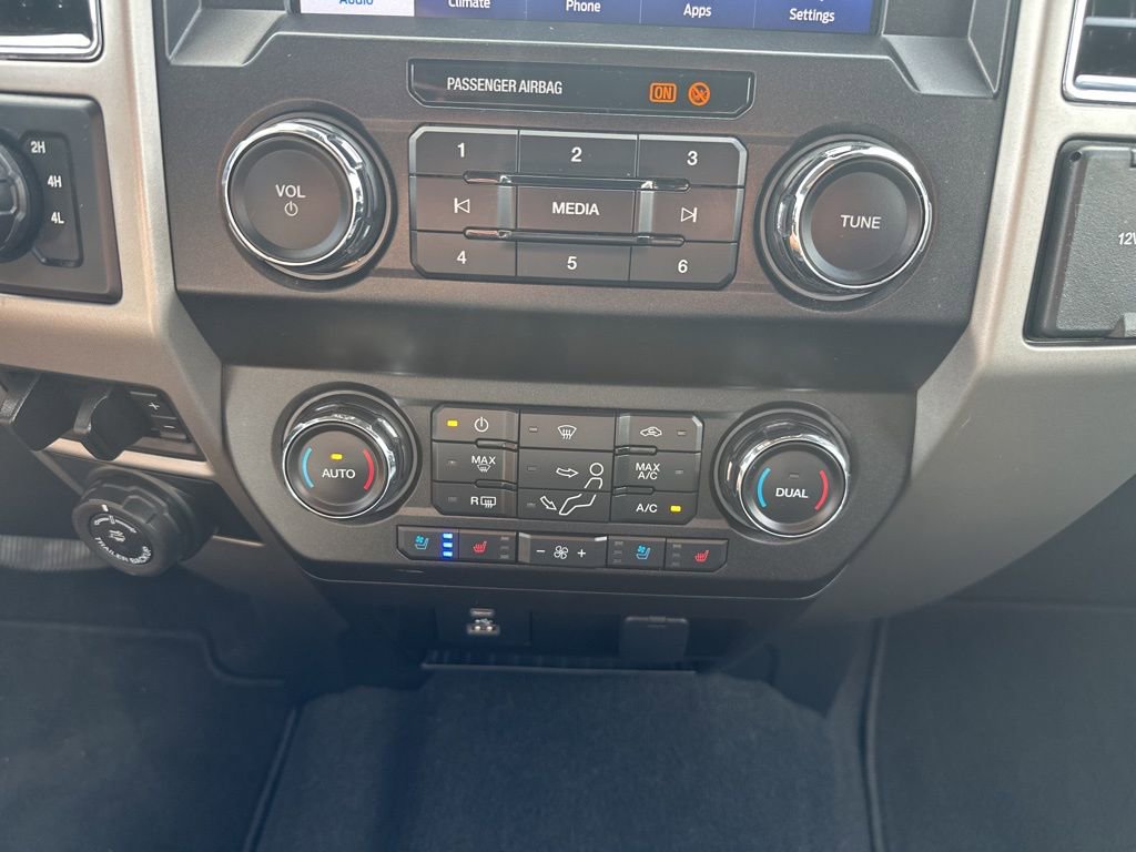 Used 2021 Ford F350 Lariat image 27