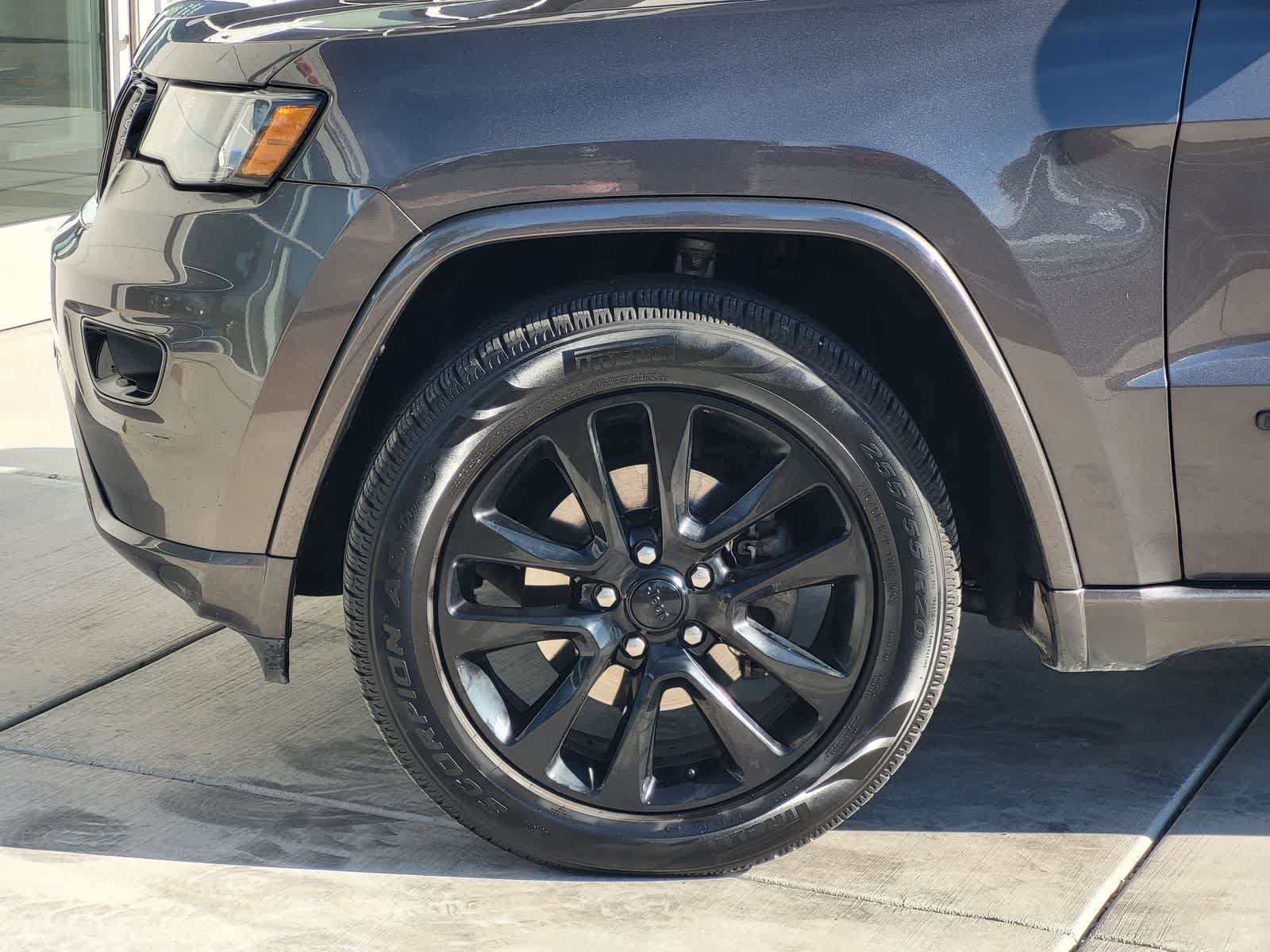 Used 2017 Jeep Grand Cherokee Altitude AWD/4WD image 8