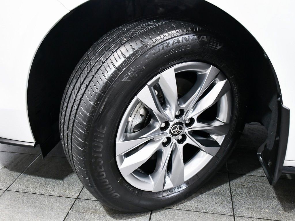 Used 2023 Toyota Sienna Limited image 7