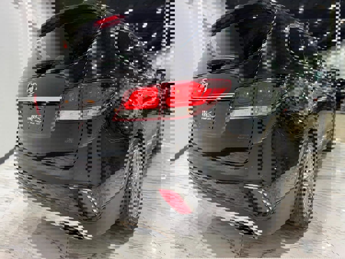 Used 2017 Hyundai Santa Fe SE w/ SE Ultimate Tech Package 03 image 10