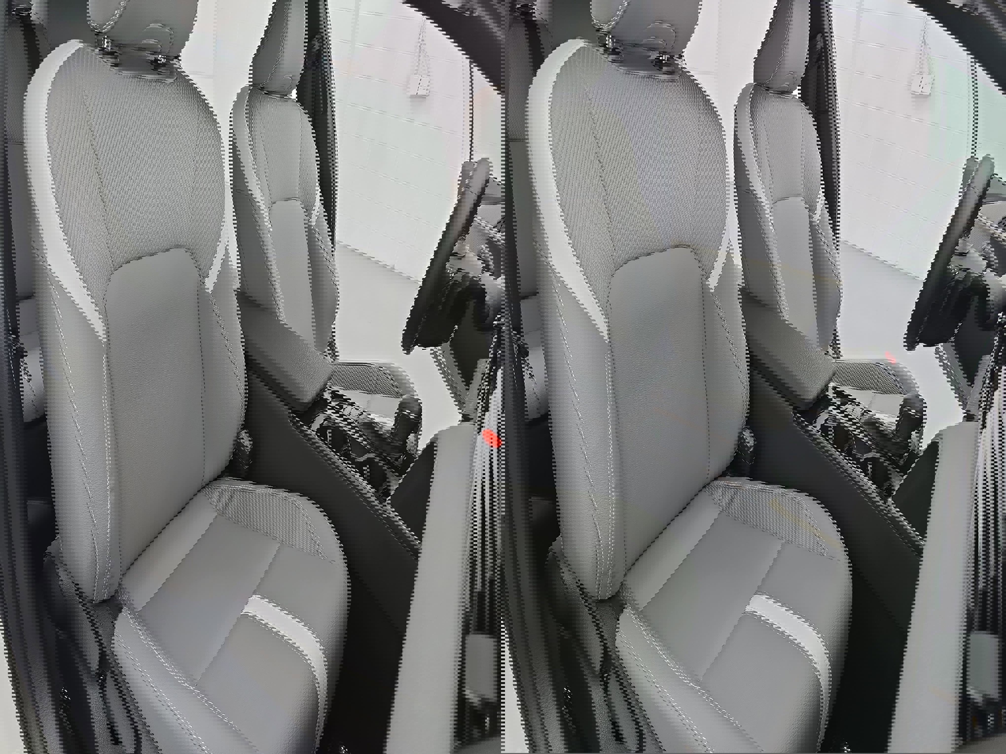 Used 2025 Toyota Camry SE w/ Convenience Package FWD image 10