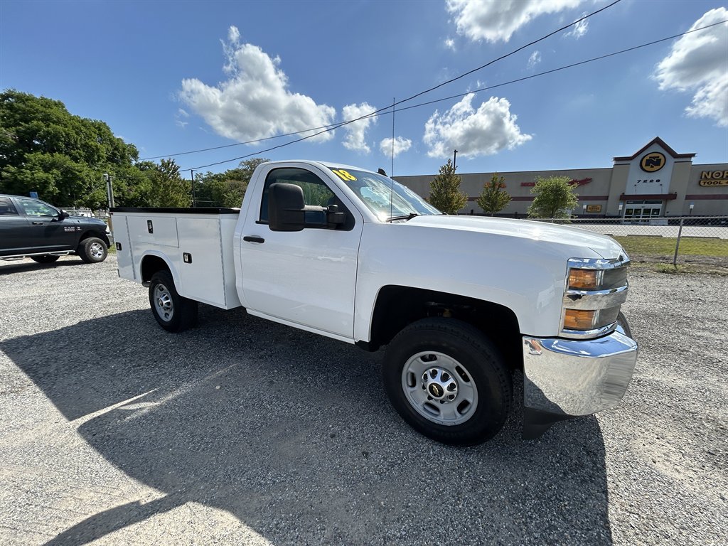 Used 2018 Chevrolet Silverado 2500 W/T RWD image 2