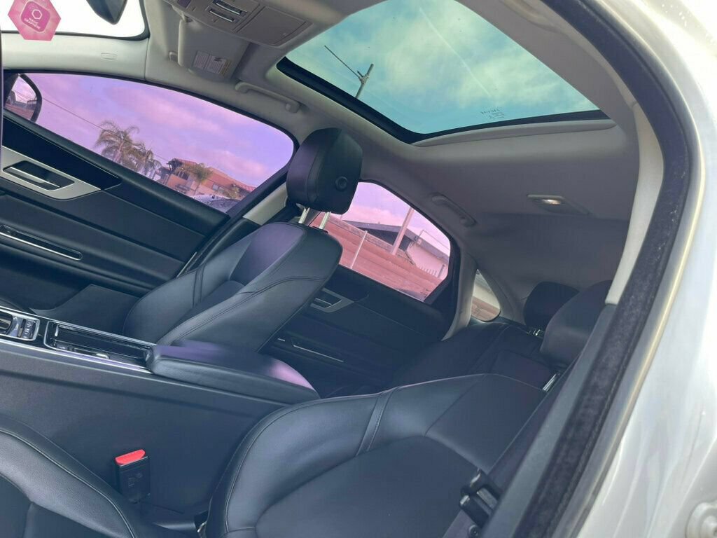 Used 2017 Jaguar XF RWD image 12