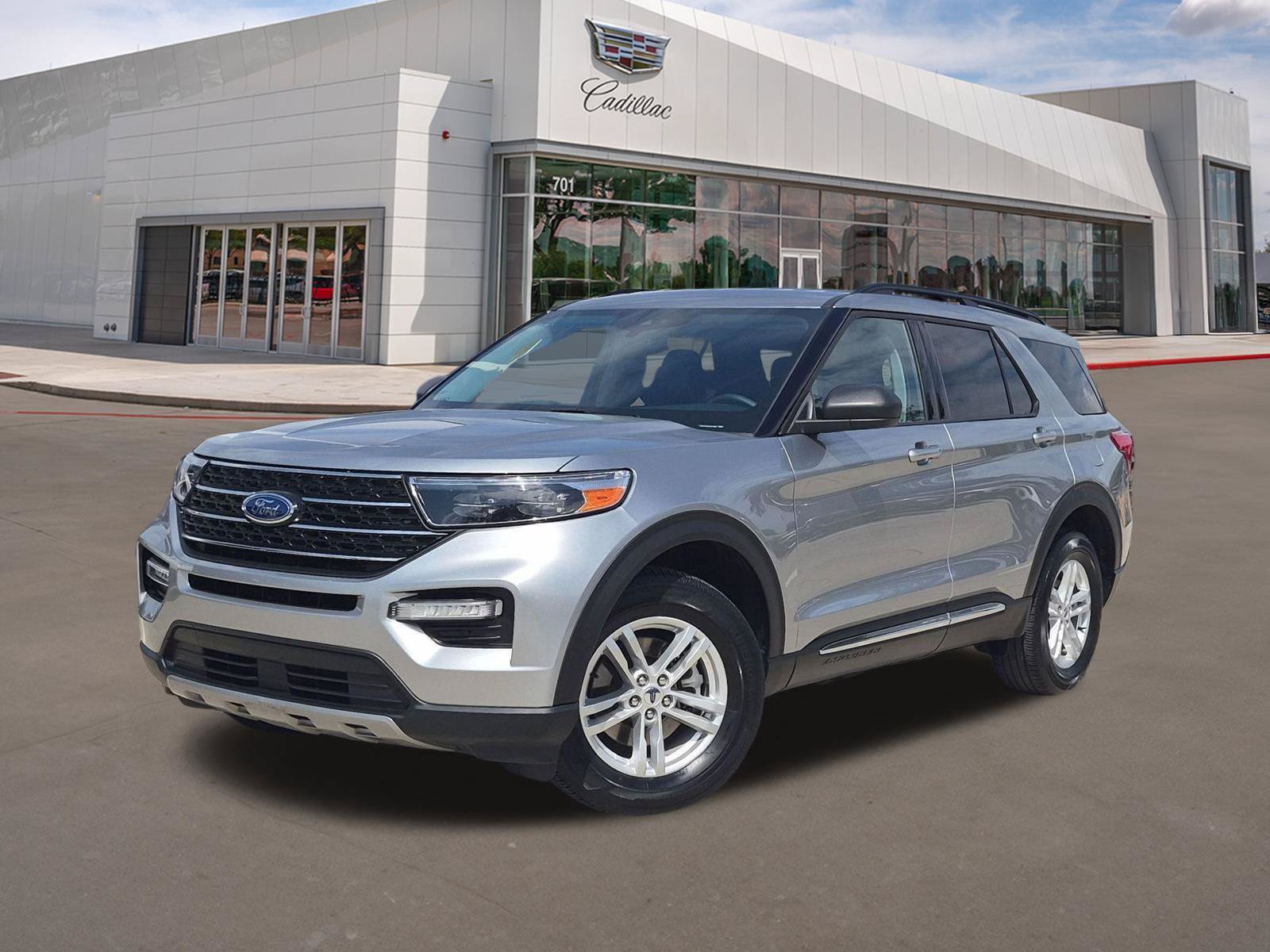 Used 2024 Ford Explorer XLT w/ Equipment Group 202A AWD/4WD image 1