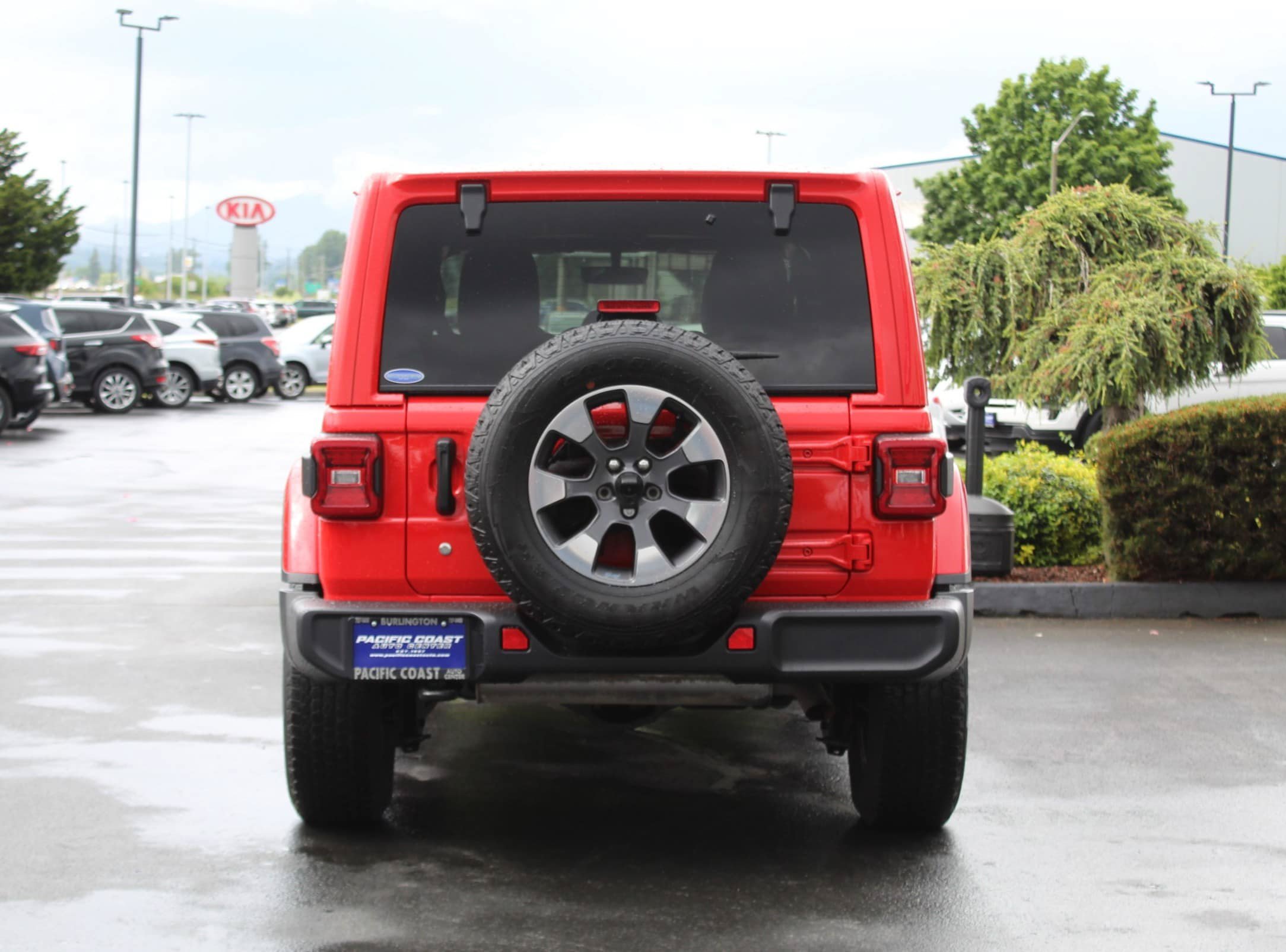 Used 2018 Jeep Wrangler Unlimited Sahara w/ Uconnect 4C Nav & Sound Group AWD/4WD image 5