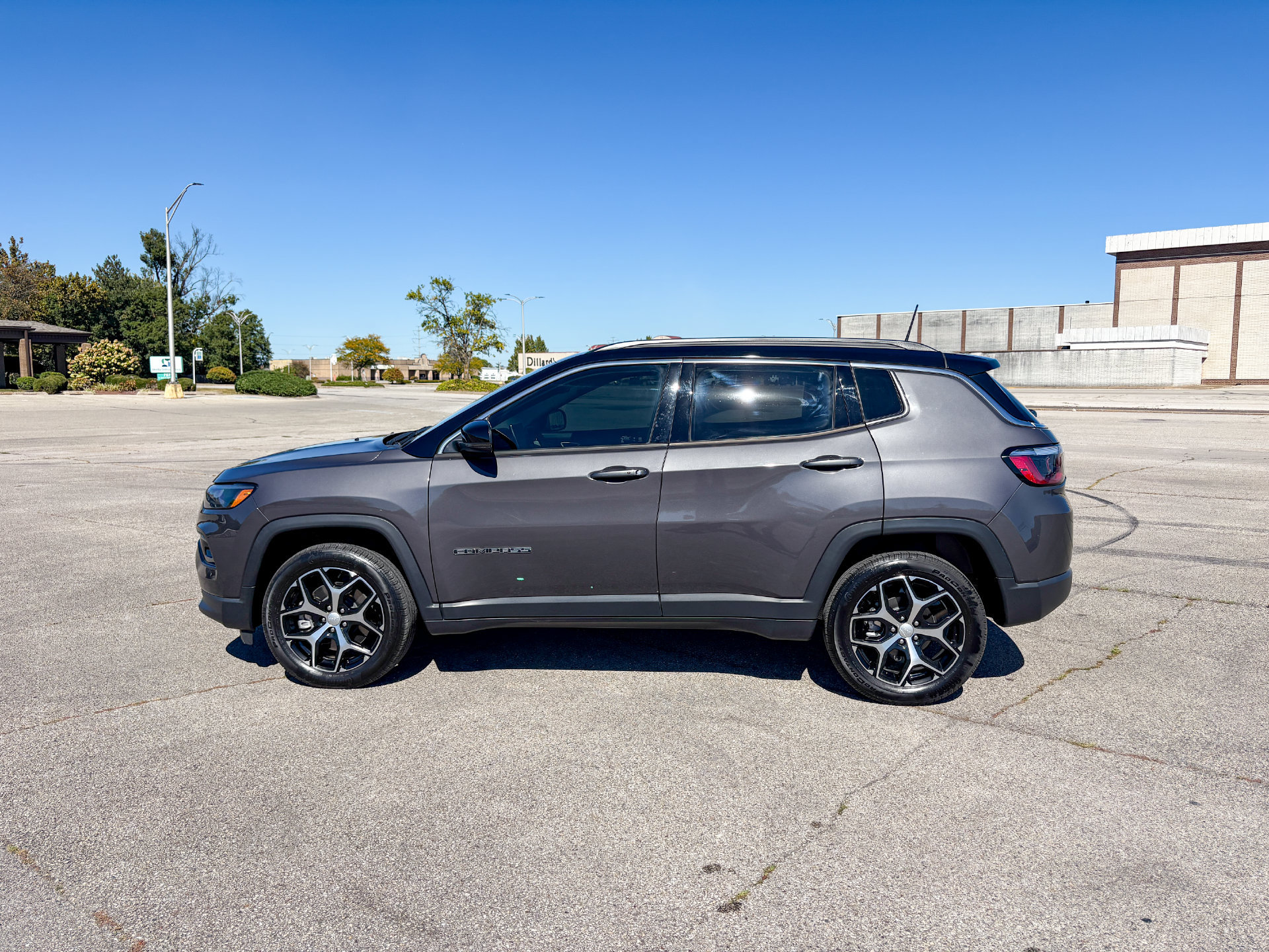 Used 2024 Jeep Compass Limited AWD/4WD image 5