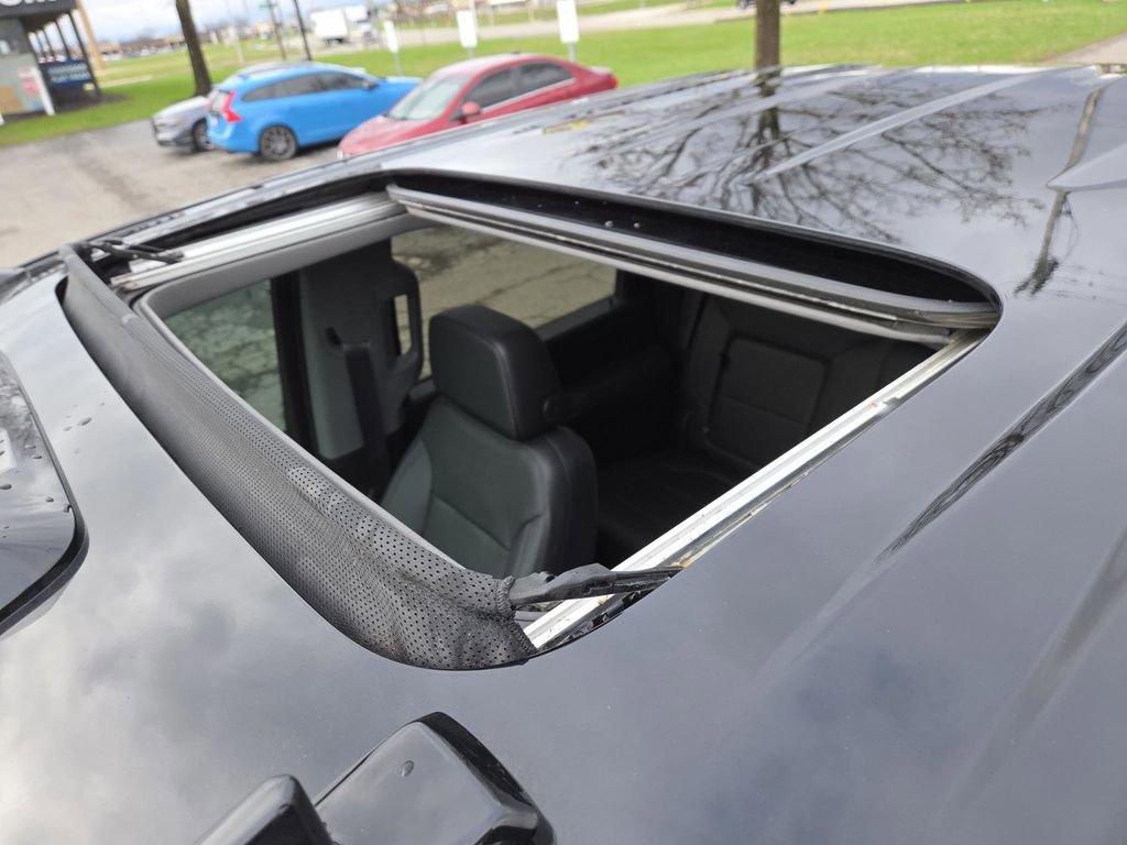 Used 2022 GMC Sierra 2500 SLT w/ SLT Premium Package image 4