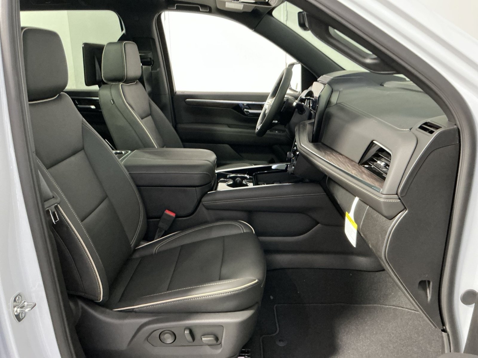 New 2026 Chevrolet Suburban Premier AWD/4WD image 28