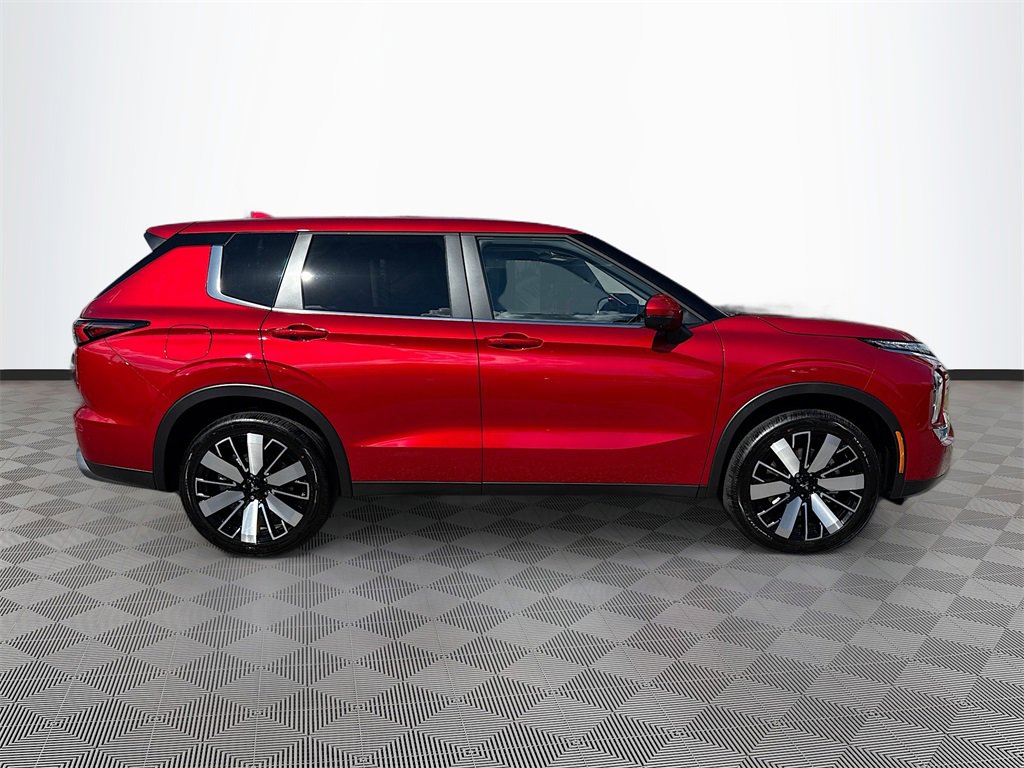 New 2025 Mitsubishi Outlander SE image 4