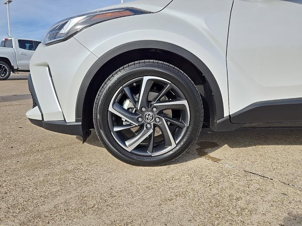 Used 2022 Toyota C-HR XLE image 12