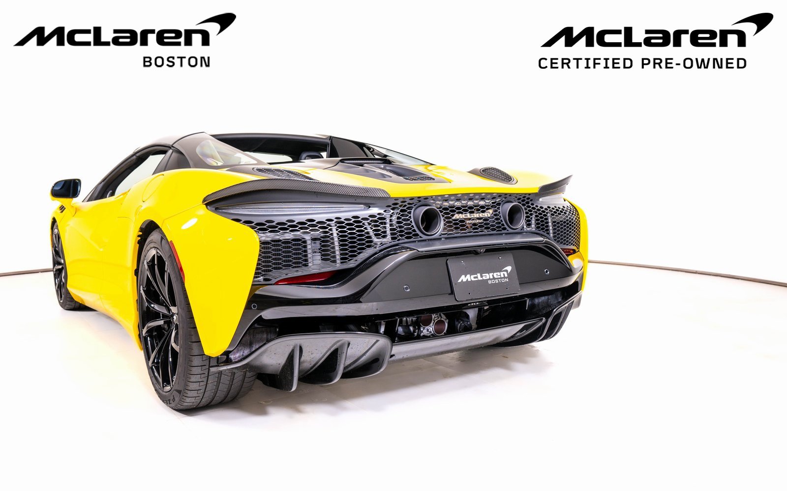 Used 2025 McLaren Artura Spider image 12