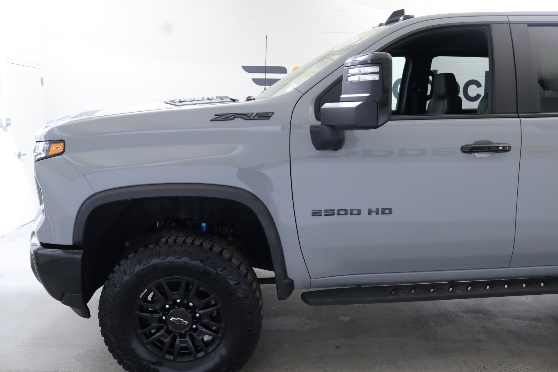 Used 2025 Chevrolet Silverado 2500 ZR2 w/ Technology Package image 4