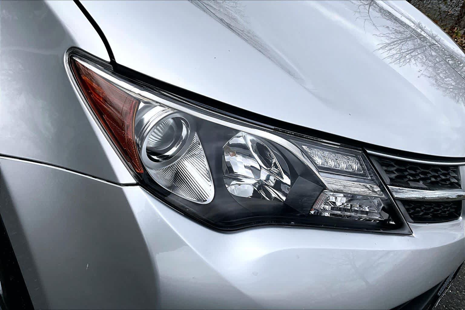 Used 2015 Toyota RAV4 Limited AWD/4WD image 28