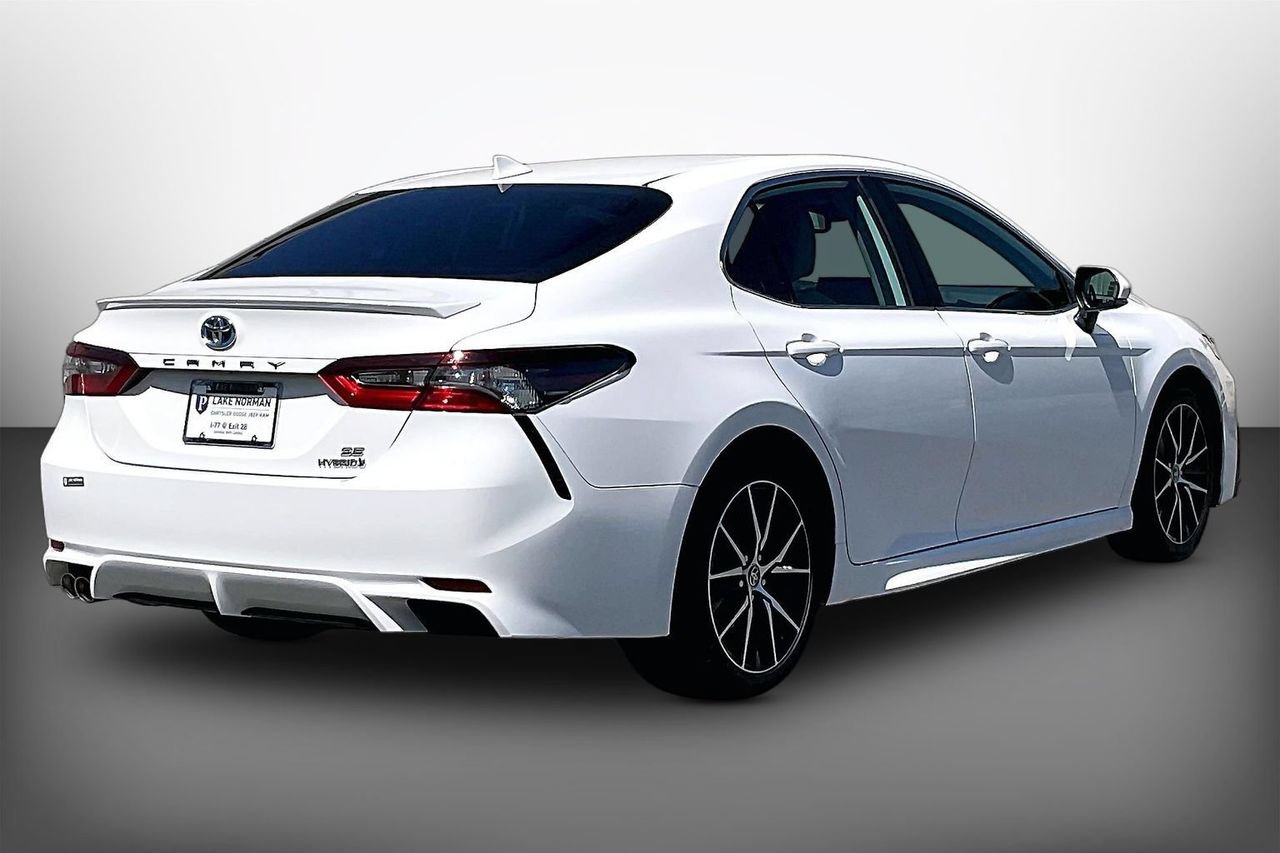Used 2024 Toyota Camry SE w/ Audio Upgrade Package FWD image 8