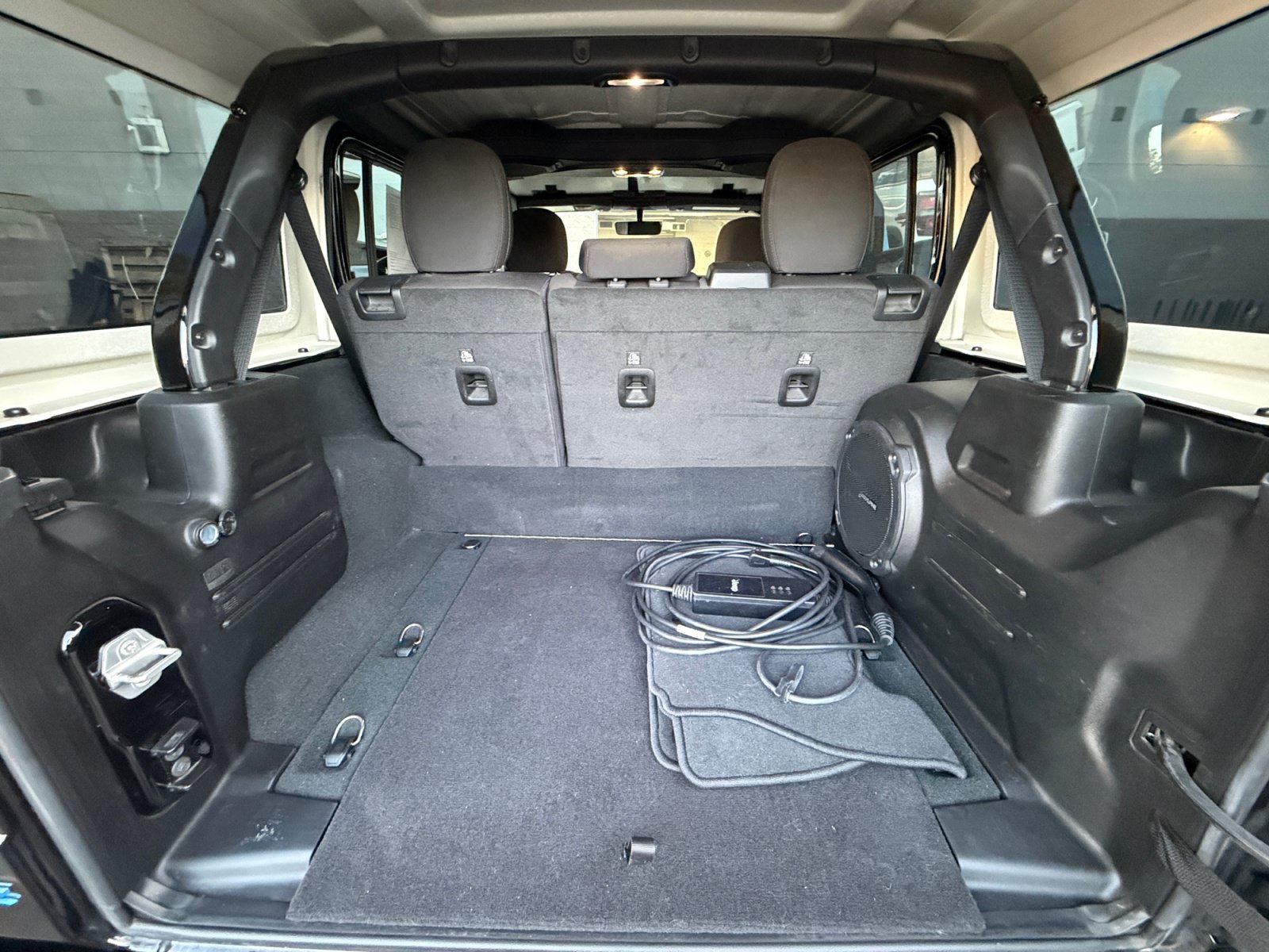 Used 2023 Jeep Wrangler Unlimited Rubicon 4xe AWD/4WD image 13