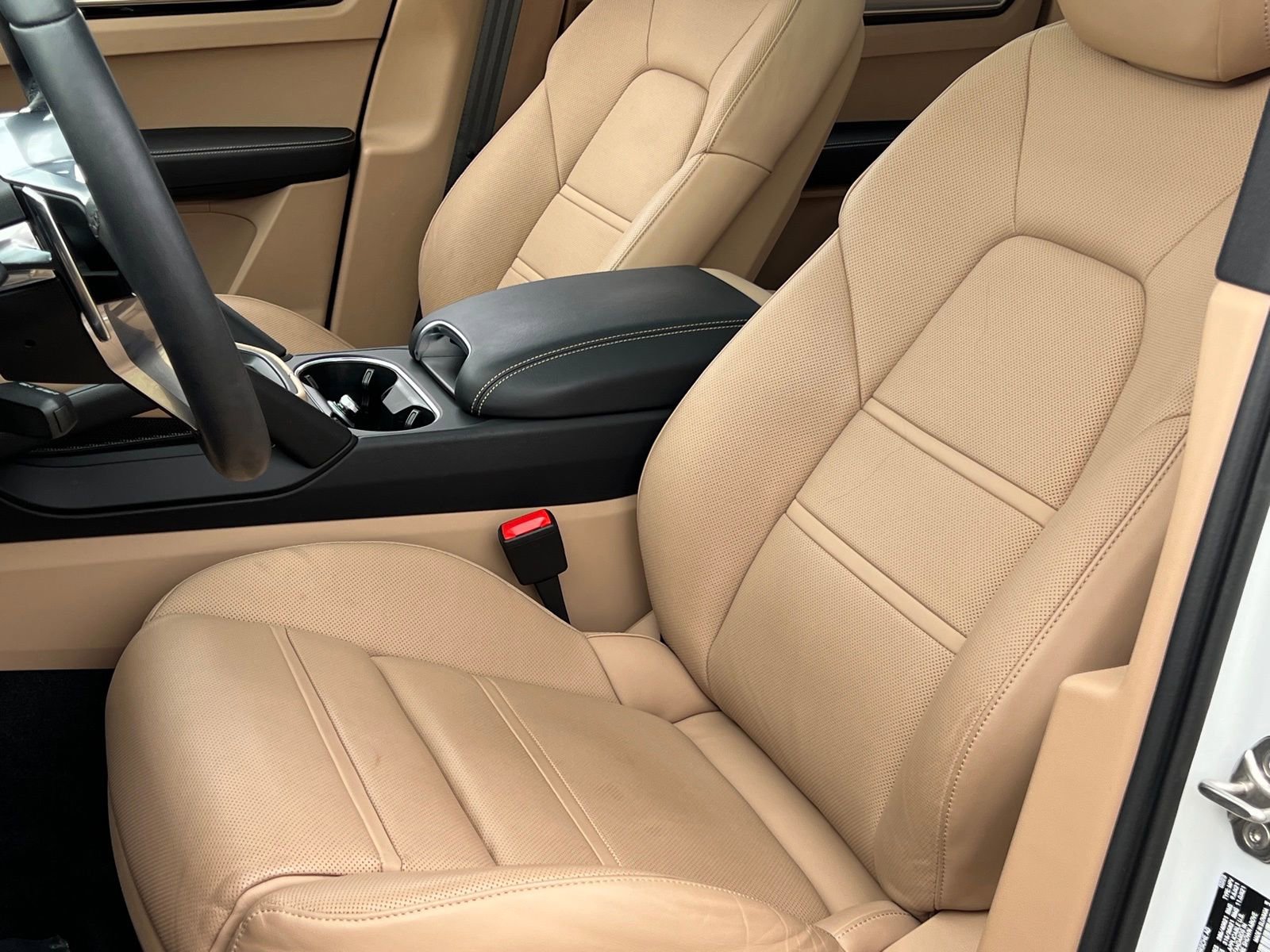 Certified 2023 Porsche Cayenne Platinum Edition image 5