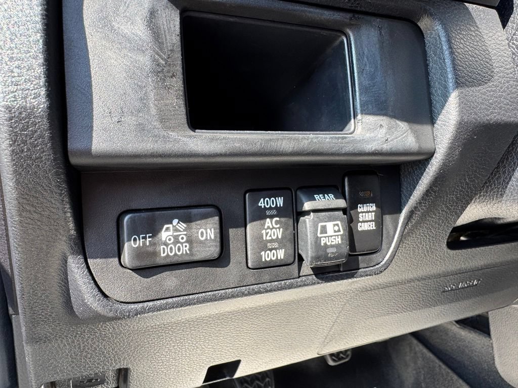 Used 2017 Toyota Tacoma TRD Off-Road AWD/4WD image 14