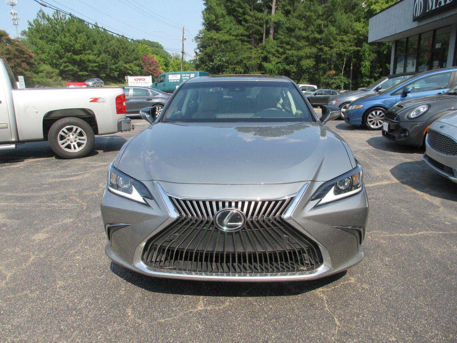 Used 2021 Lexus ES 350 w/ Premium Package FWD image 2