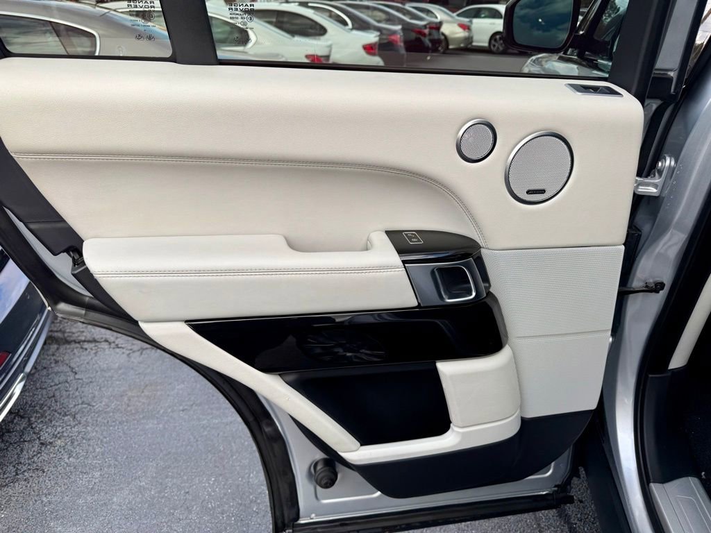 Used 2015 Land Rover Range Rover Supercharged image 32