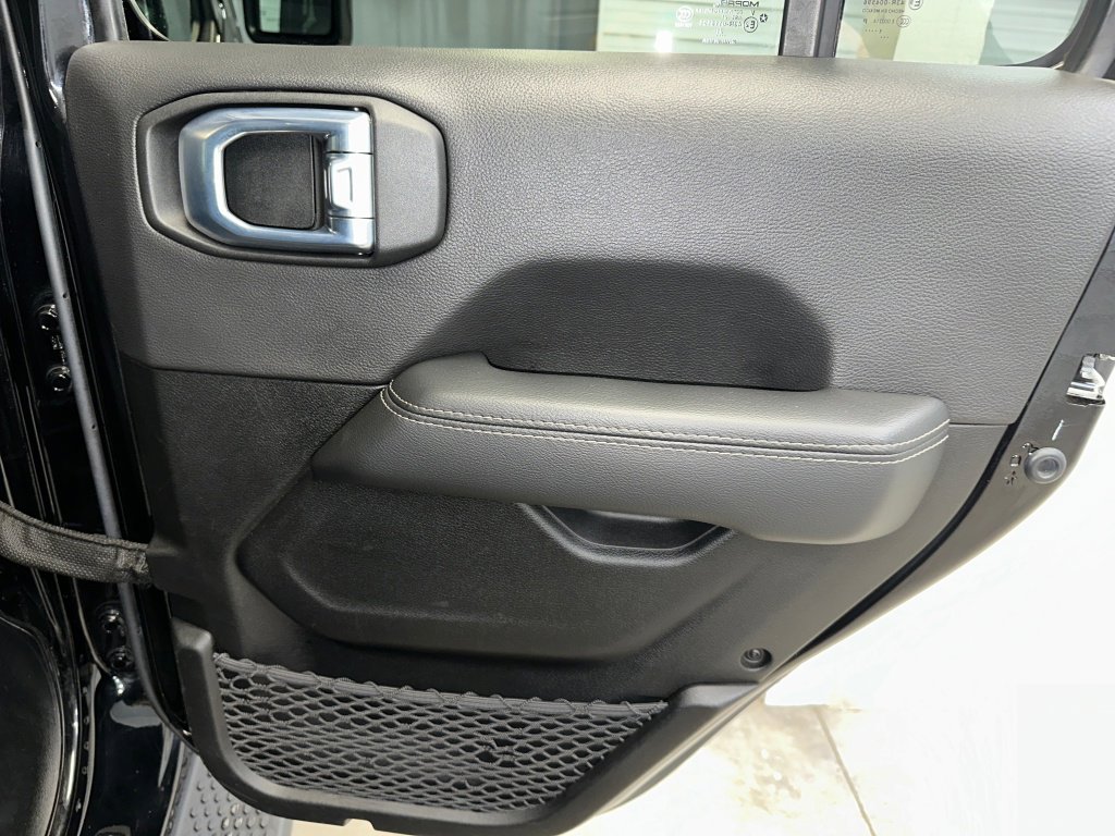 Used 2022 Jeep Wrangler Unlimited Sahara image 25