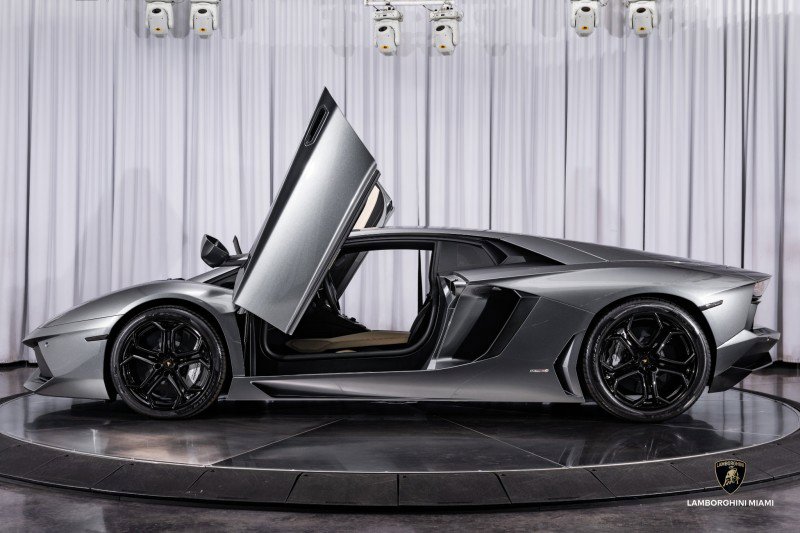 Used 2012 Lamborghini Aventador LP 700-4 image 11
