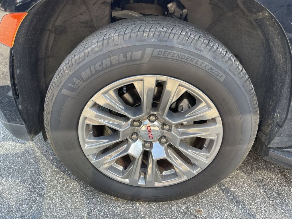Used 2023 GMC Yukon Denali AWD/4WD image 2