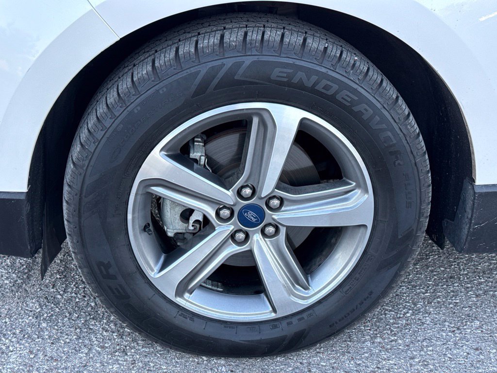Used 2019 Ford Edge SEL w/ Equipment Group 201A FWD image 2