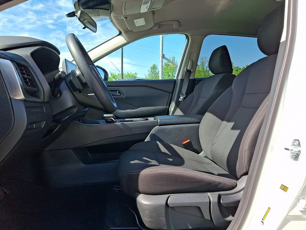 Used 2024 Nissan Rogue S AWD/4WD image 13
