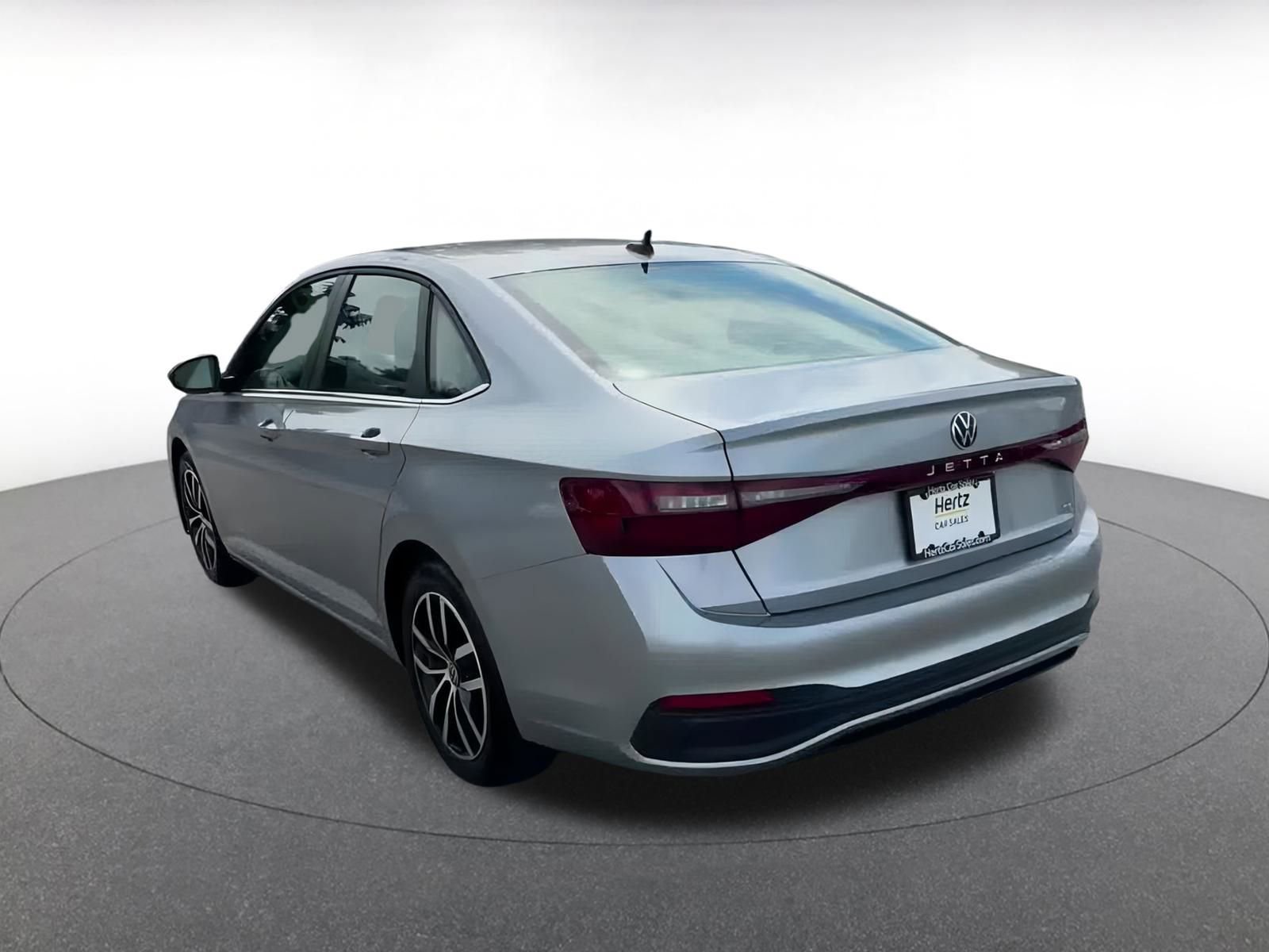 Used 2025 Volkswagen Jetta SE image 11