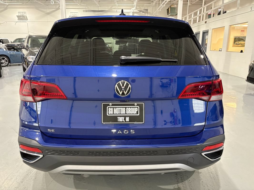 Used 2024 Volkswagen Taos SE w/ Panoramic Sunroof Package FWD image 6