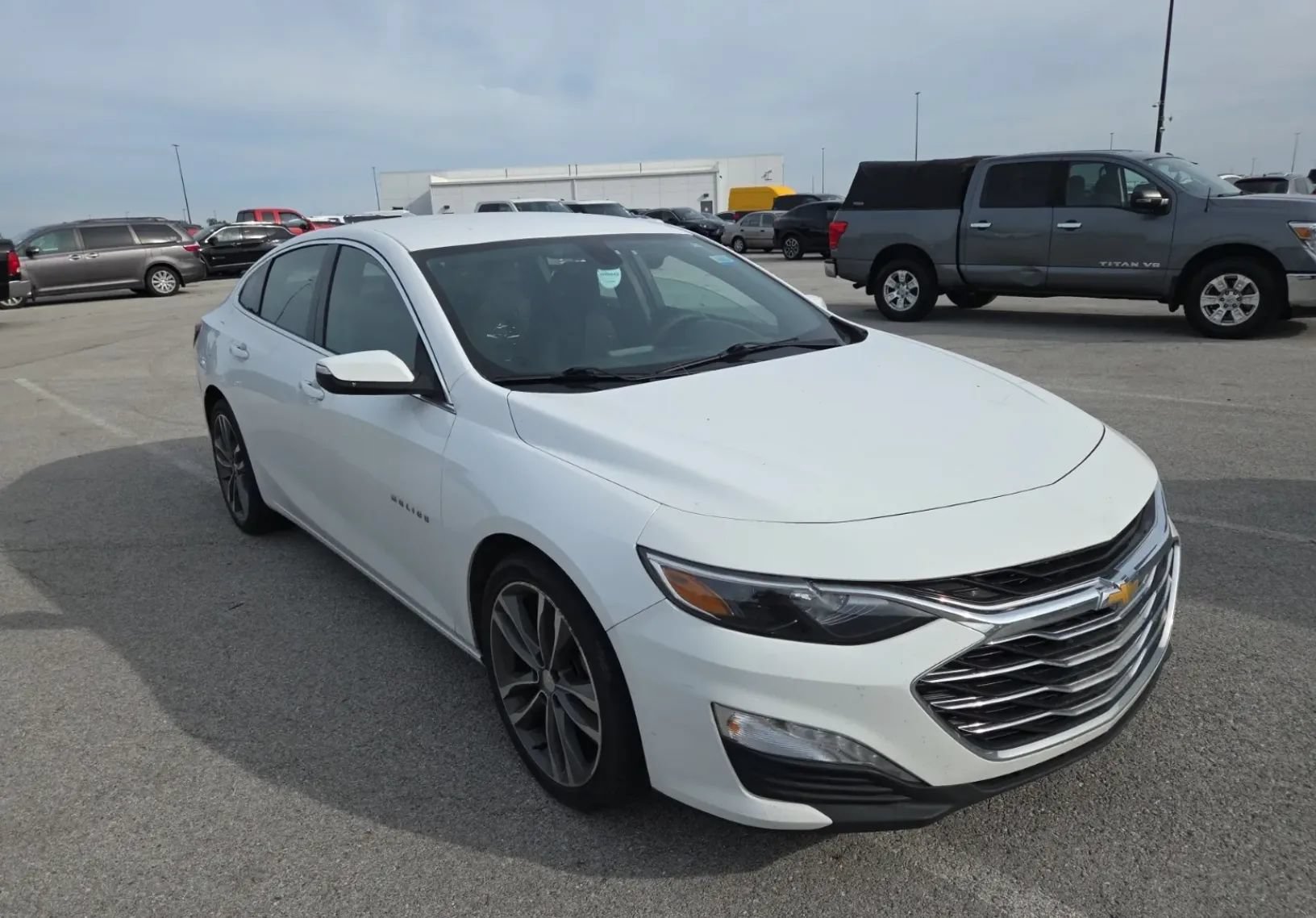 Used 2021 Chevrolet Malibu LT FWD image 2