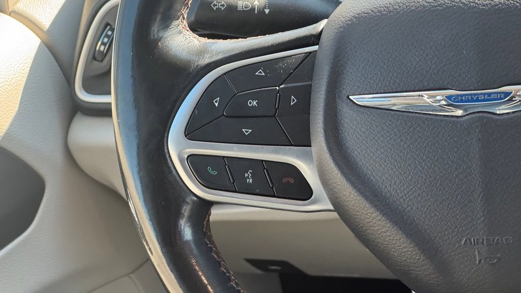 Used 2019 Chrysler Pacifica Touring-L image 14
