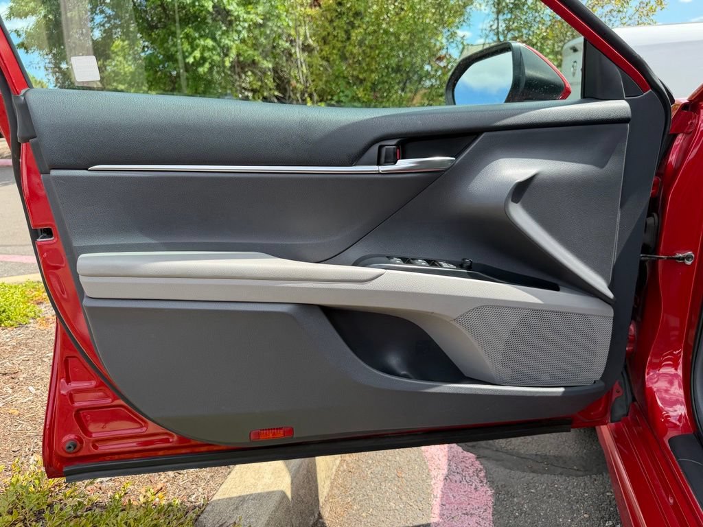 Used 2020 Toyota Camry SE FWD image 11