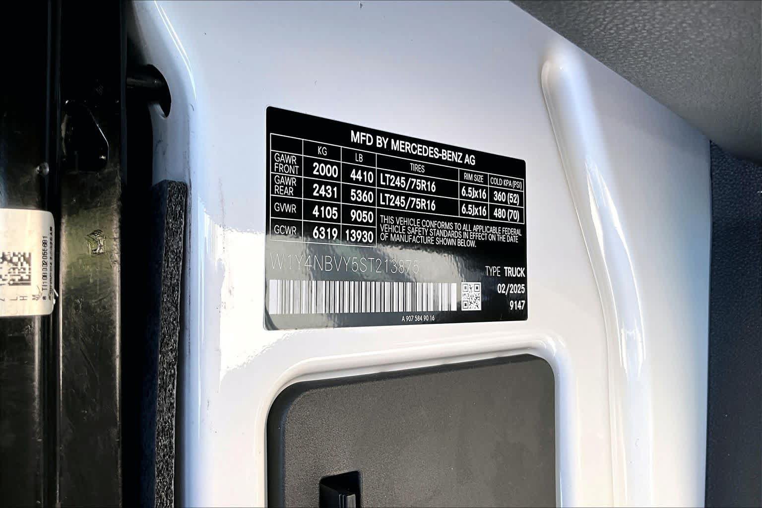Used 2025 Mercedes-Benz Sprinter 2500 image 35