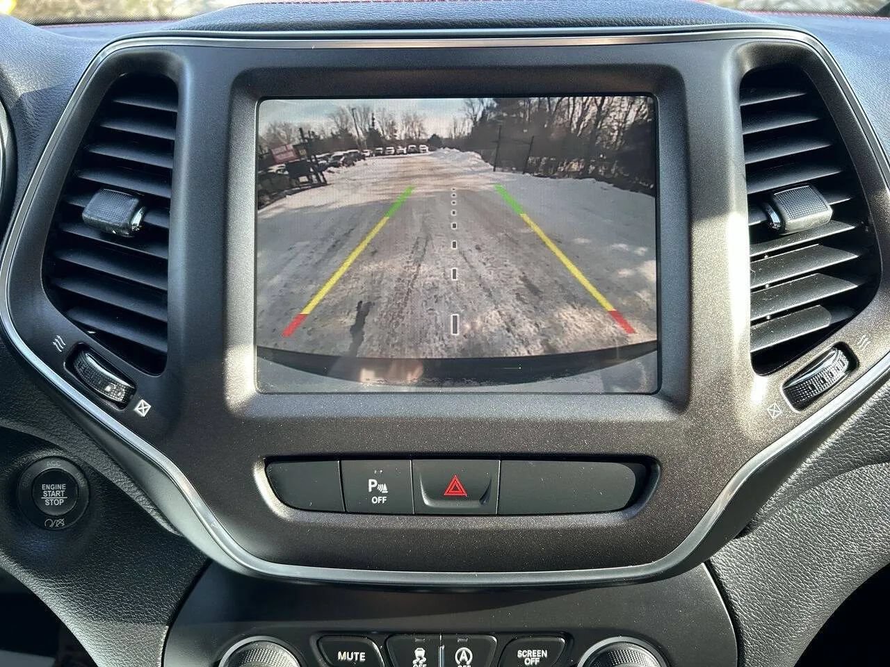 Used 2019 Jeep Cherokee Trailhawk AWD/4WD image 14