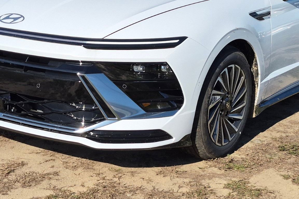 New 2026 Hyundai Sonata Limited FWD image 11