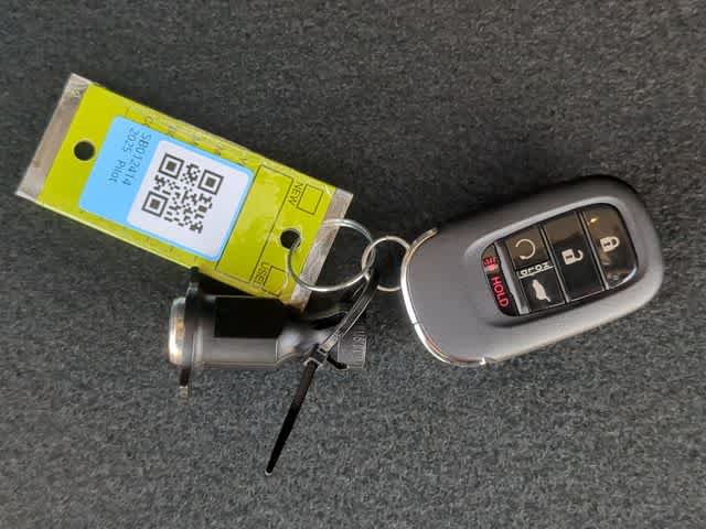 Used 2025 Honda Pilot EX-L image 33